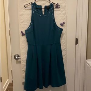 Beautiful Green polyester/Spandex sleeveless dress